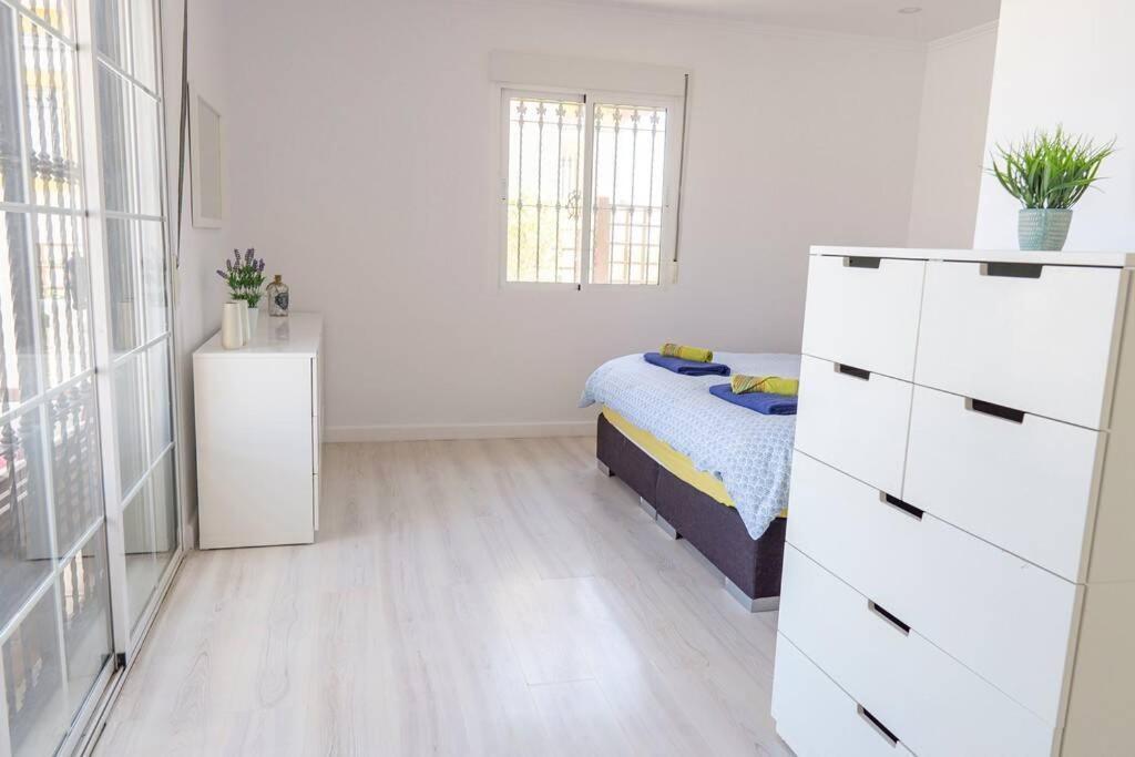 Casa Lilly-Rose, A Beautiful 3 Bedroom Detached Villa A Short Walk To The Villamartin Plaza & Golf Course 외부 사진