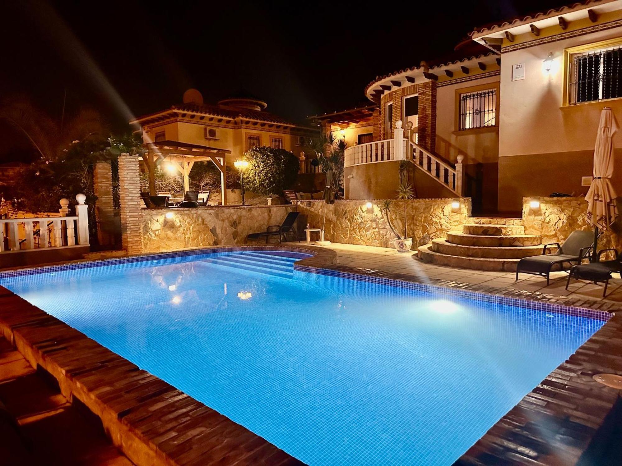 Casa Lilly-Rose, A Beautiful 3 Bedroom Detached Villa A Short Walk To The Villamartin Plaza & Golf Course 외부 사진